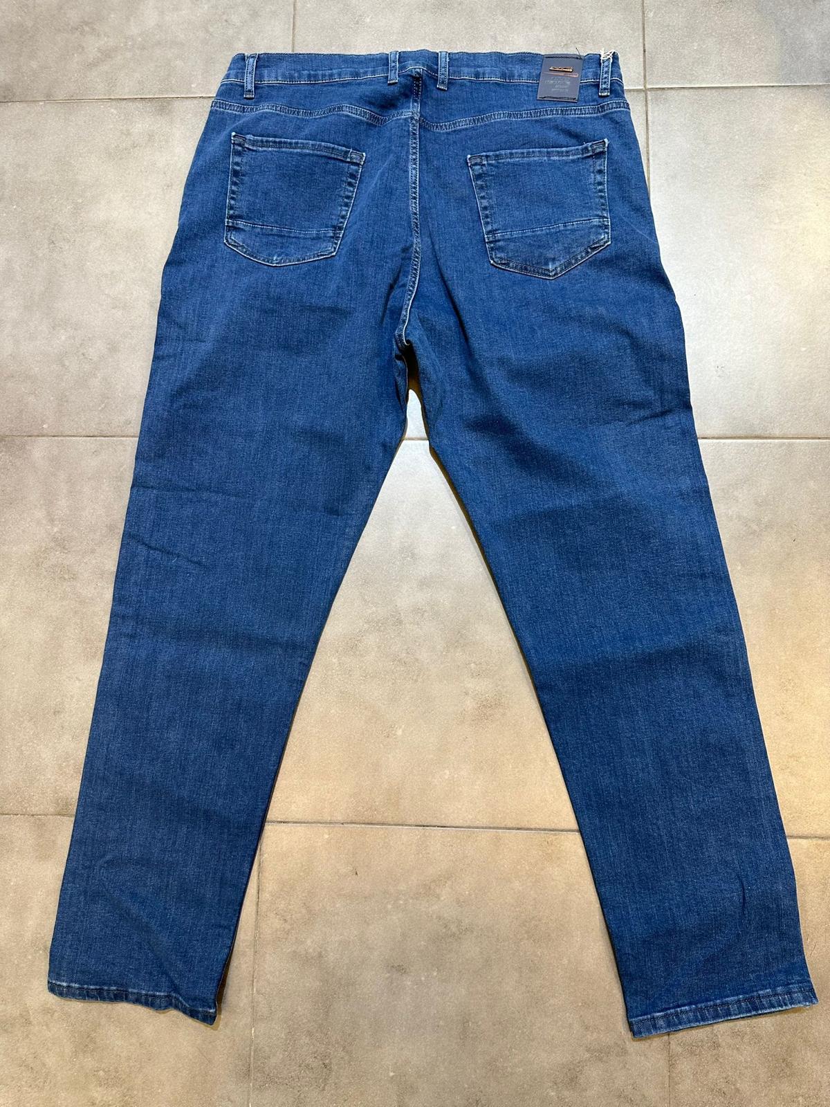 ג'ינס בגזרה ישרה לייקרה כולל בחגורה צבע כחול 