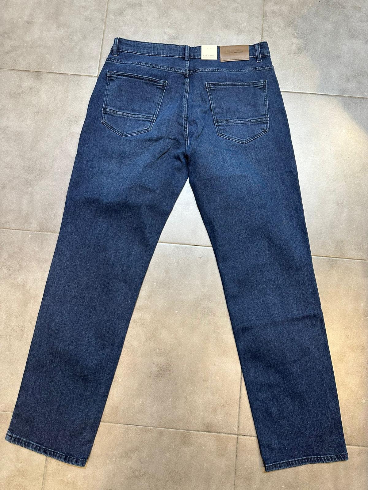 ג'ינס בגזרה ישרה לייקרה כולל בחגורה צבע כחול