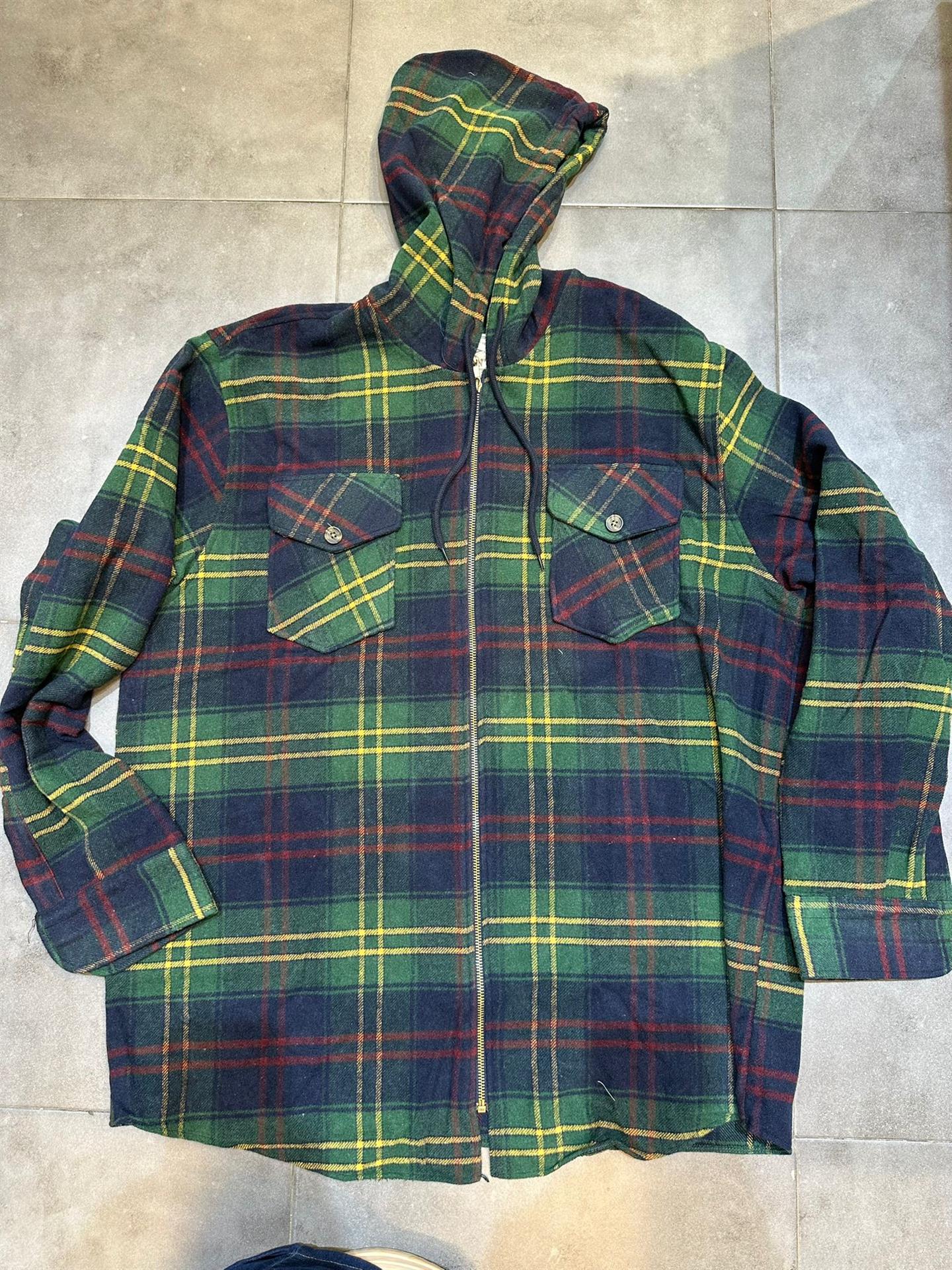   עליונית עם קפוצ'ון  עם קפוצ'ון משובצת ירוק /כחול 