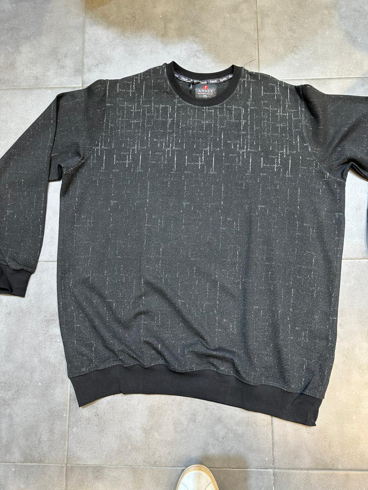 סווטשירט עם טקסטורה צבע שחור