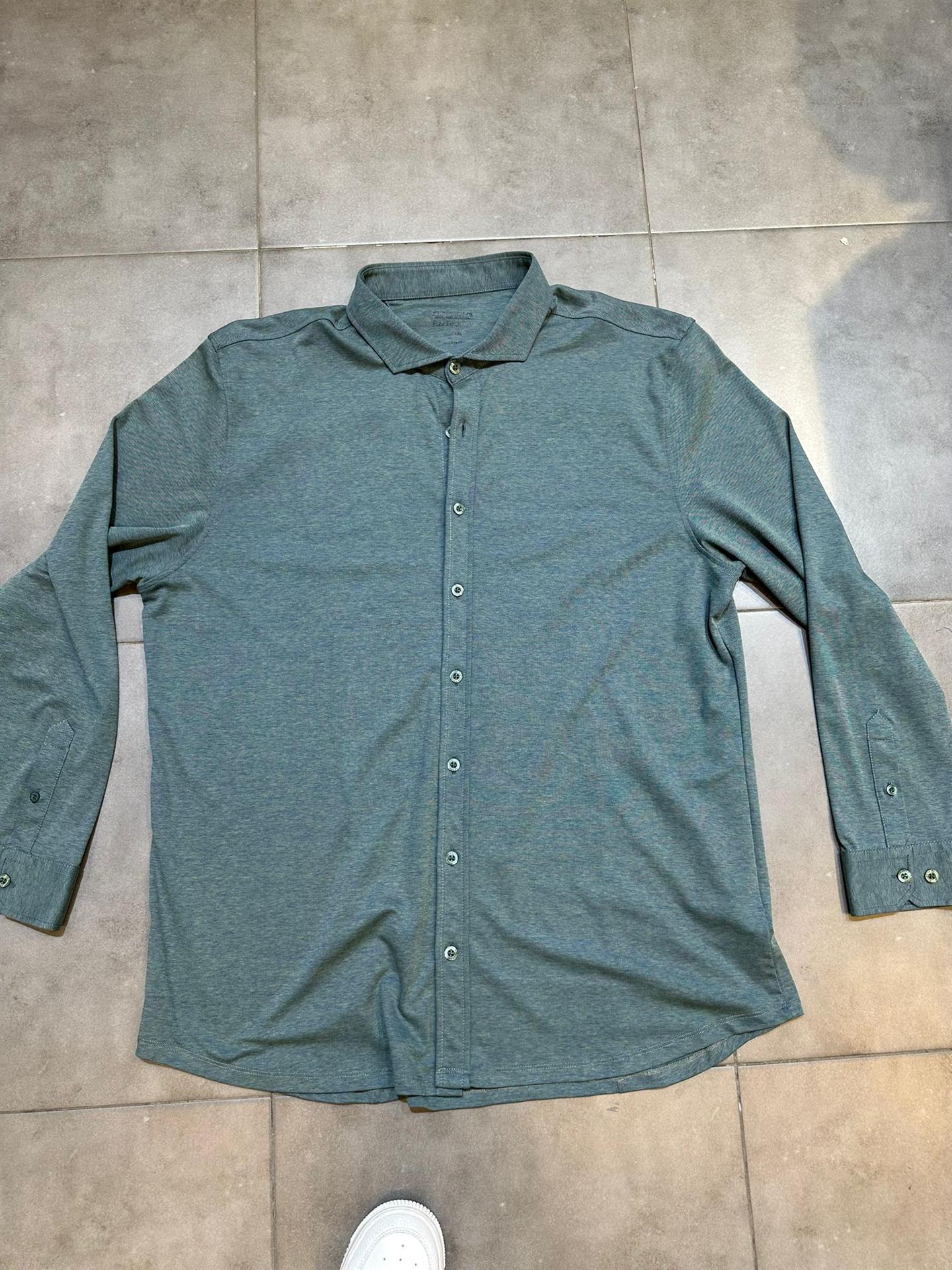 חולצה מכופתרת חלקה מבד אוקספורד דק צבע ירוק