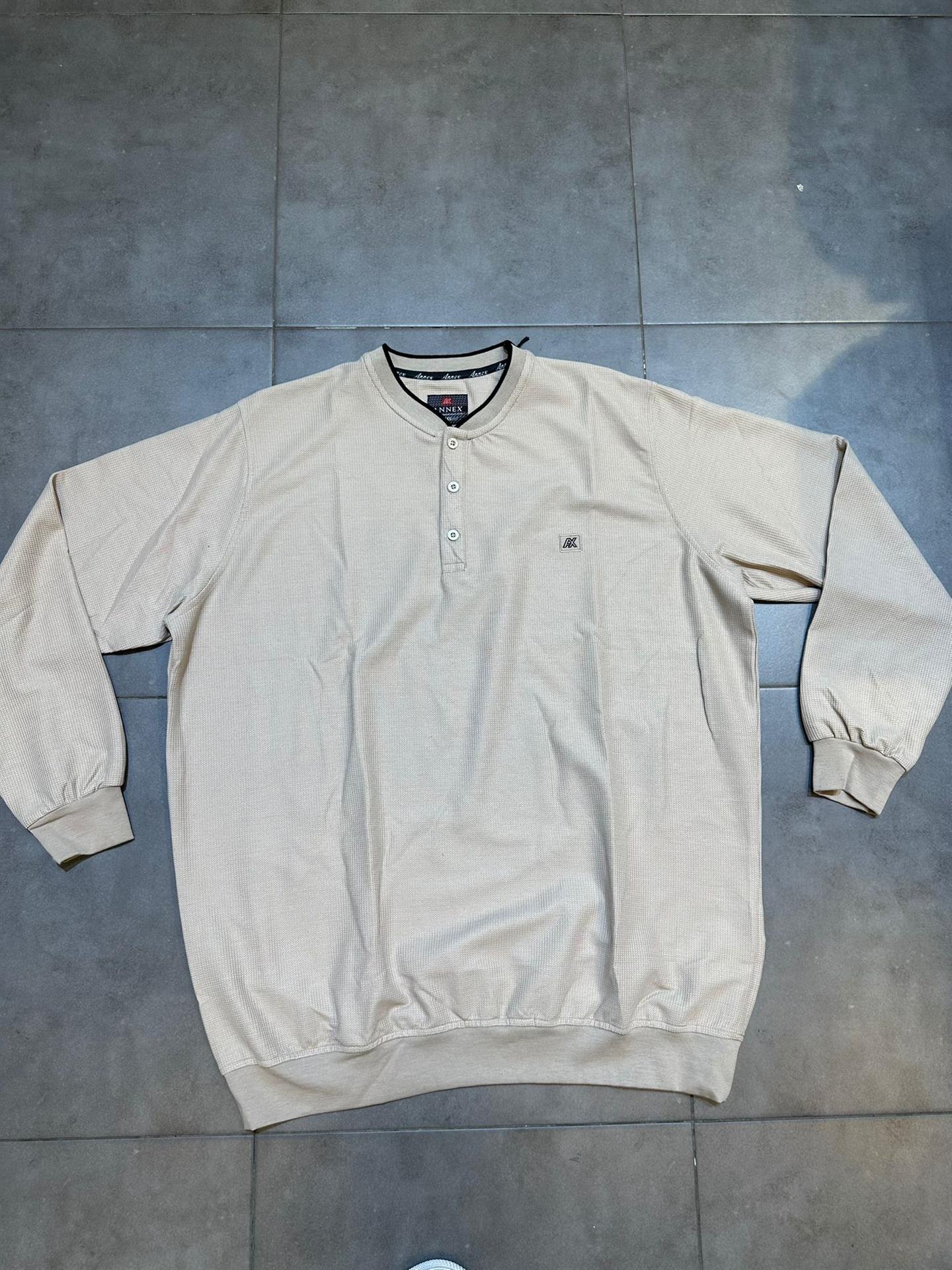 סווטשירט שינה מבד וואפל 100 % כותנה בד נעים מאוד צבע בג' עם פס שחור על הצוורון