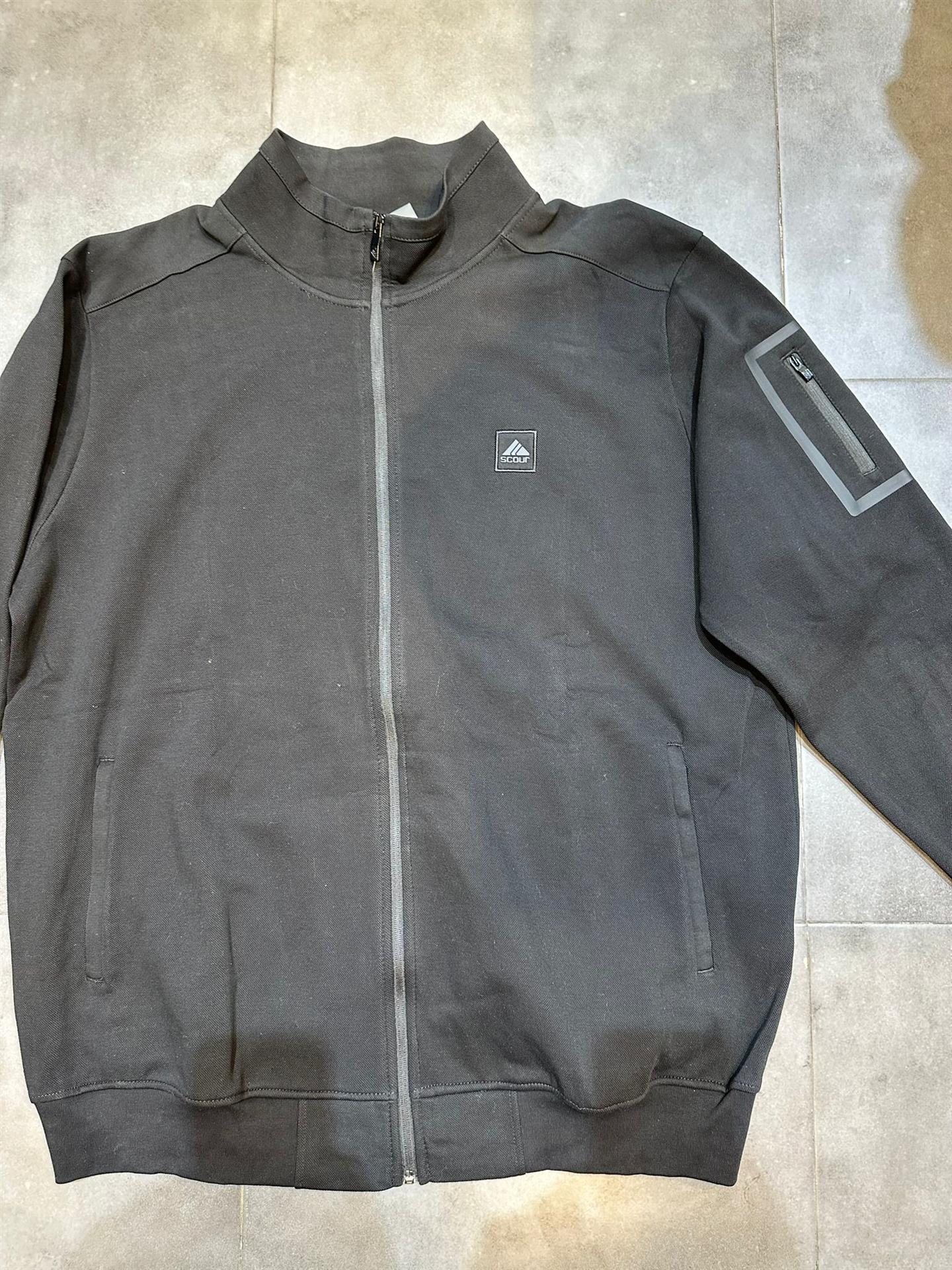 עליונית מבד לקוסט/פיקה דק עם רוכסן מלא צבע שחור