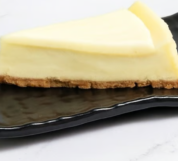 פרוסת עוגת גבינה אפויה