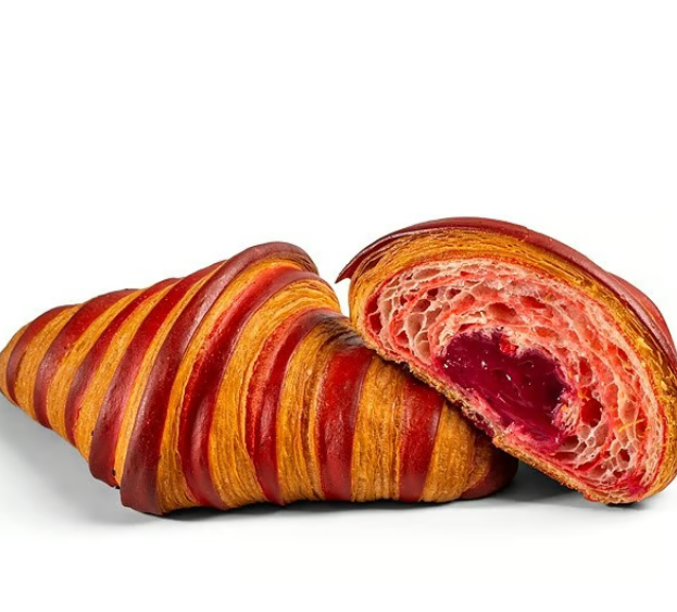 קרואסון חמאה במילוי קרם פירות יער