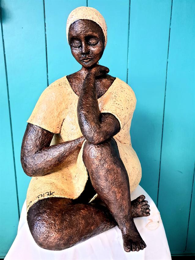 הסטודיו של אדוה - שלבי הכנת פסלים מעיסת נייר: פסלי נשים של אדוה פרגר